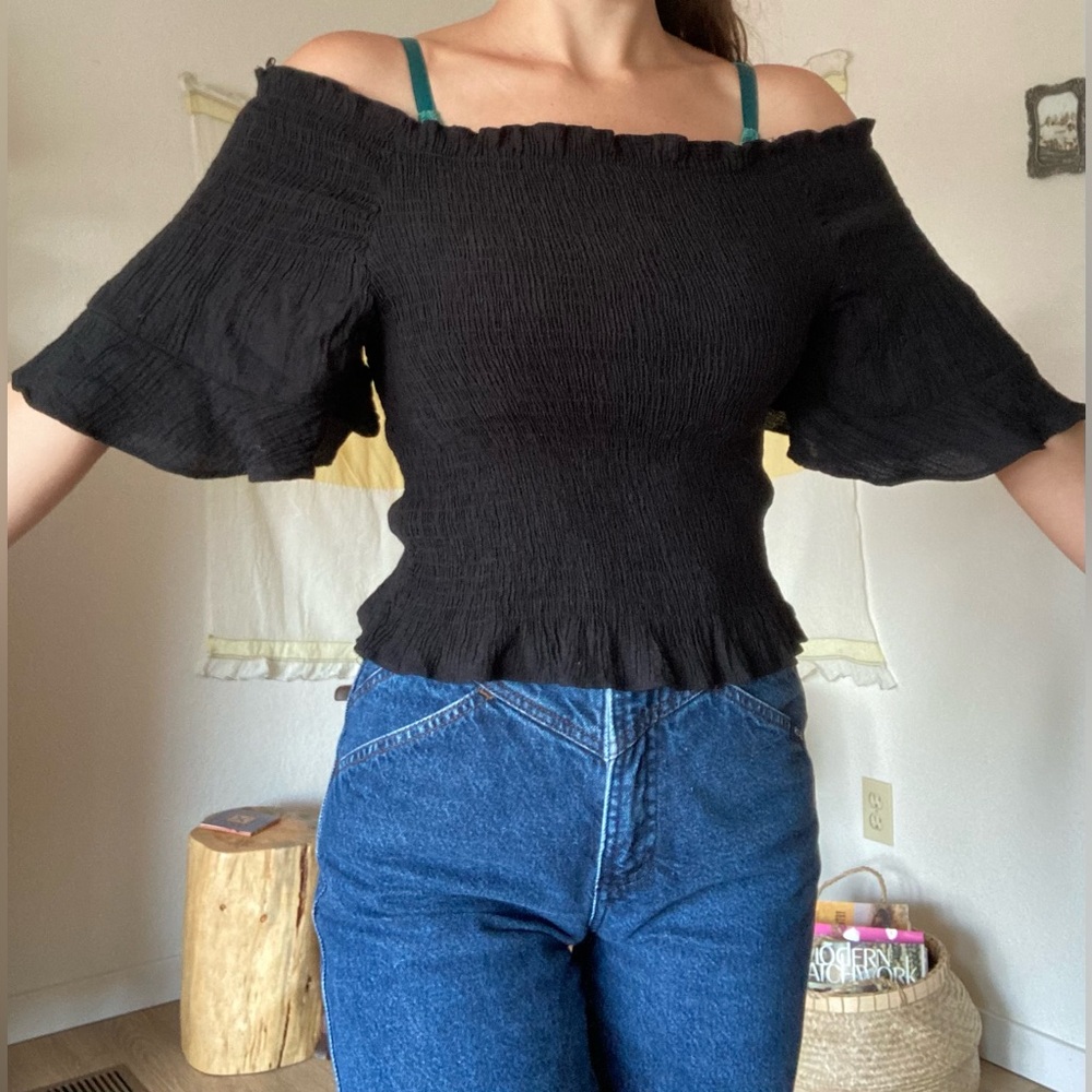 UNIQ off the shoulder whimsical black cropped top